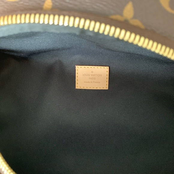 💔LOUIS VUITTON BUM BAG💔 - Picture 4 of 8